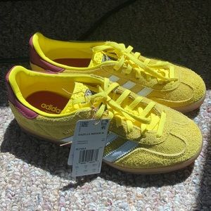 Adidas gazelle indoor yellow size 7 women’s